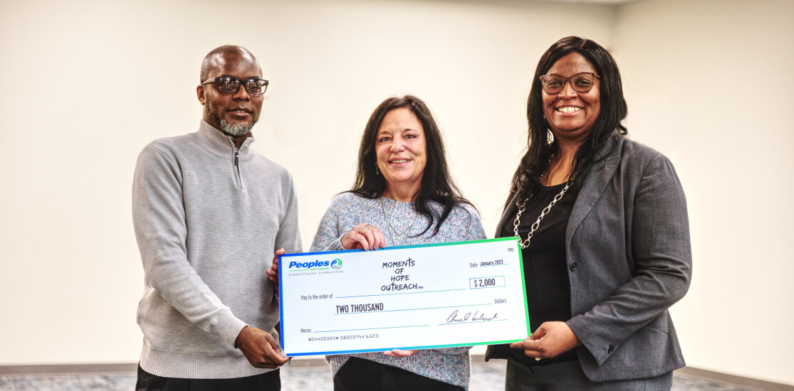 The Peoples Bank Foundation presents a check to the Richmond Moment of Hope Outreach program